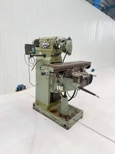 Used XQ 6230 B Universal Swivel Head Milling Machine