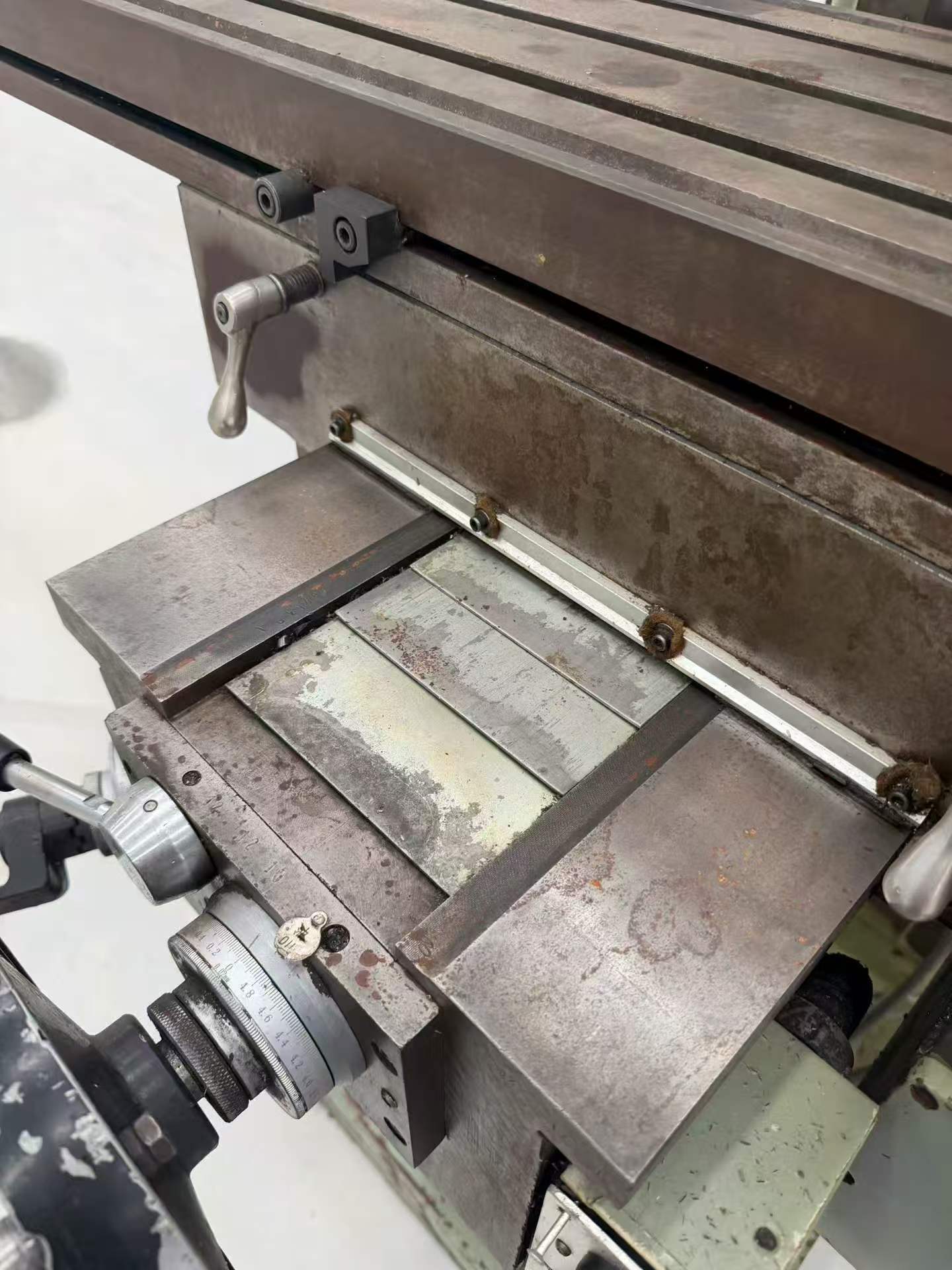 Used XQ 6230 B Universal Swivel Head Milling Machine photo 6