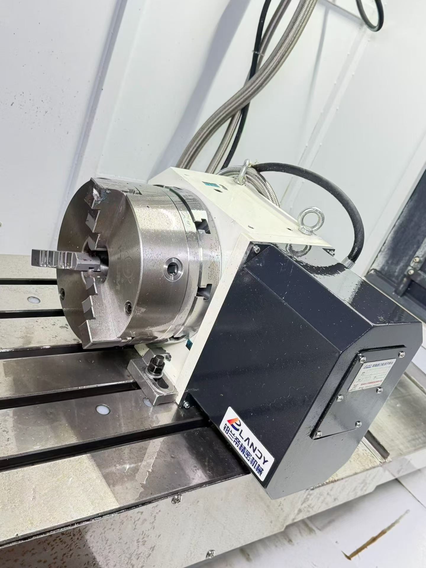 Used EMAG VMC-1165 L Vertical Machining Center with Mitsubishi M 80 photo 6
