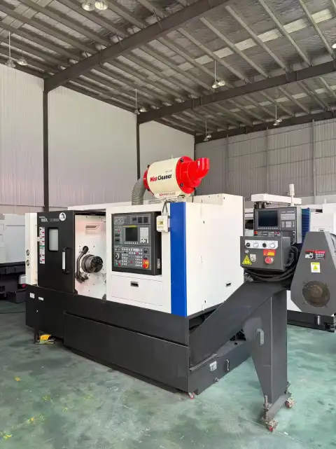 Torno CNC Hyundai WIA HD 2200 usado con FANUC