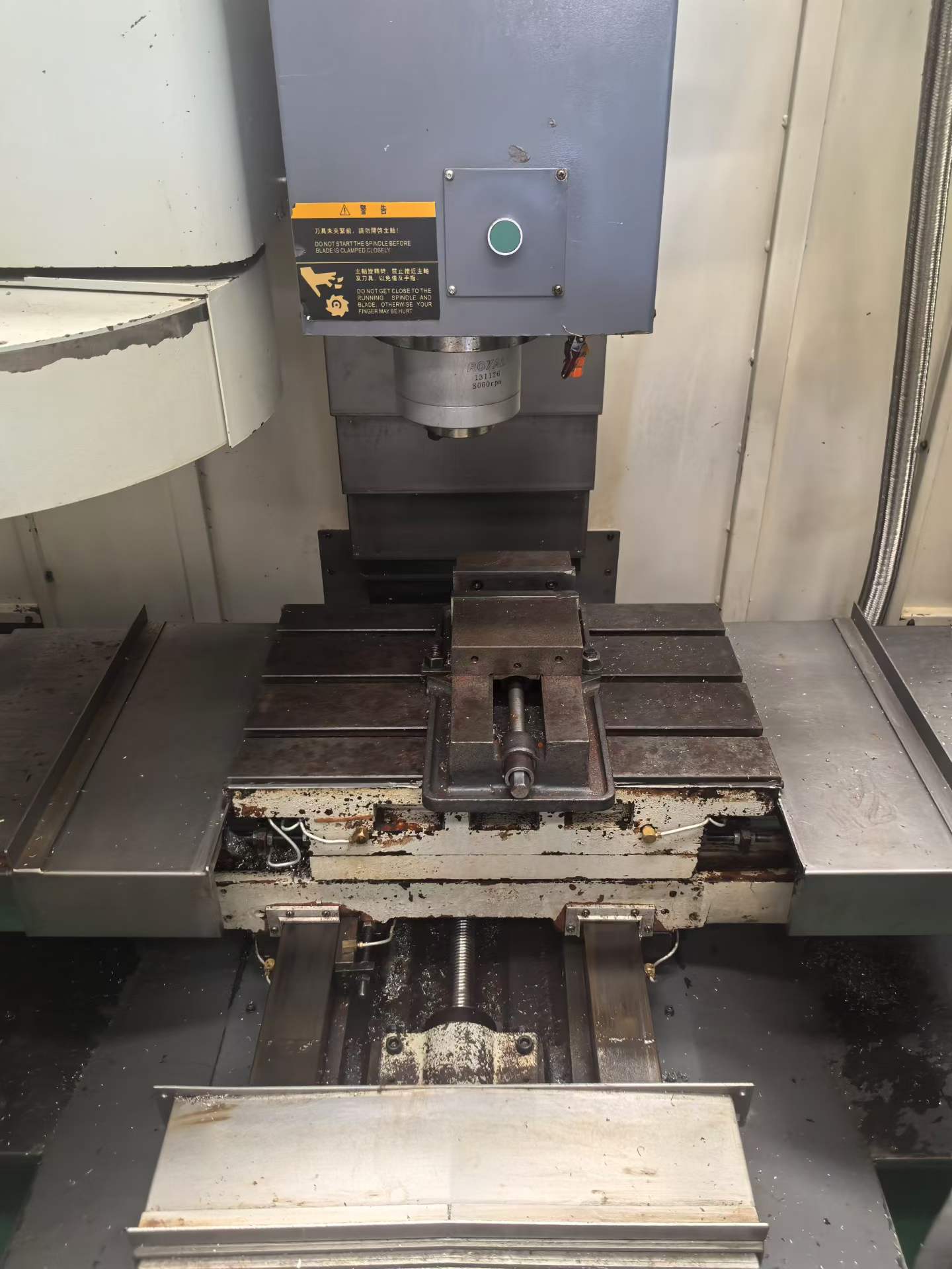 Used Jieyongda 540 Machining Center with FANUC MD photo 3