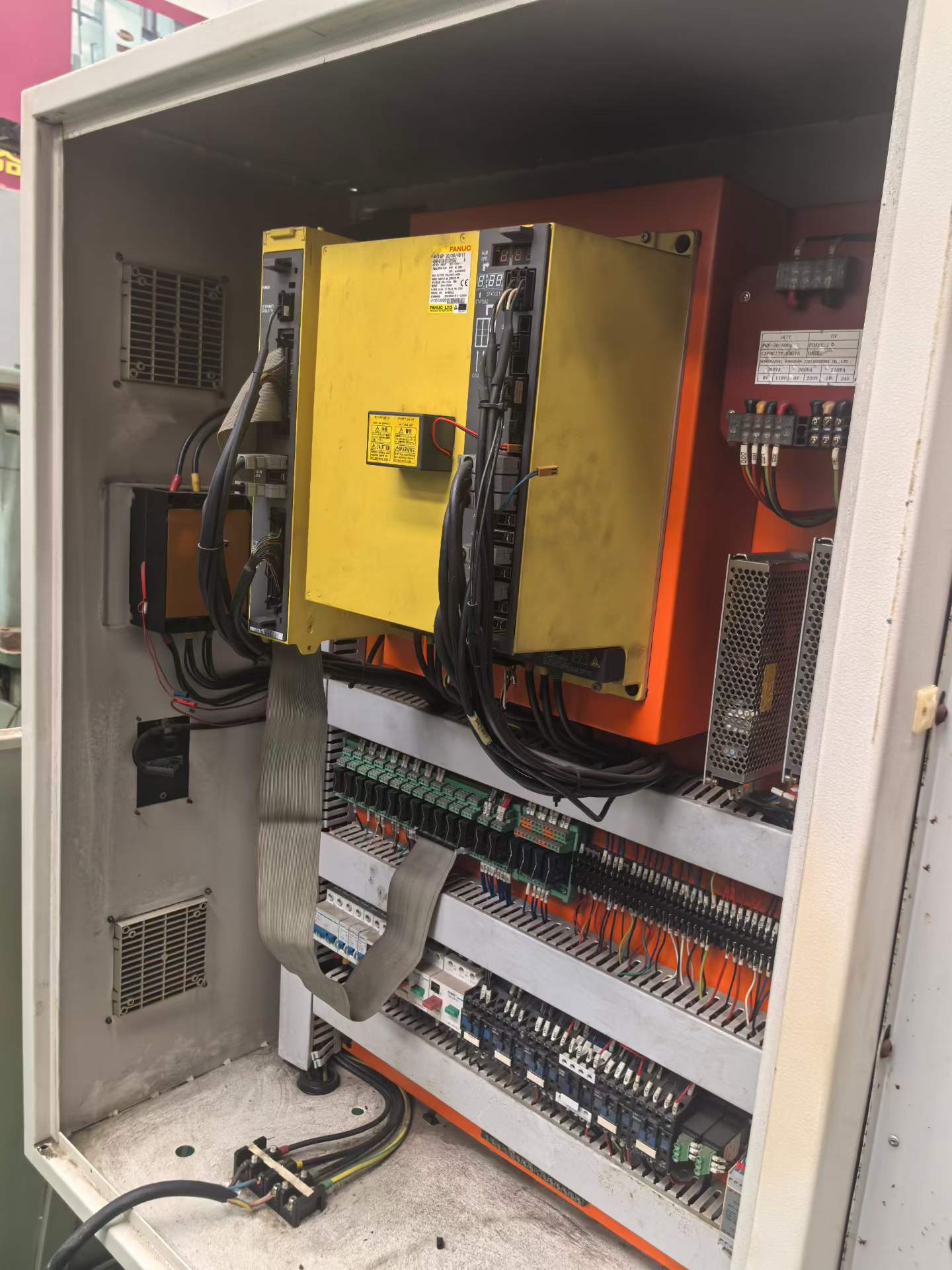 Used Jieyongda 540 Machining Center with FANUC MD photo 4