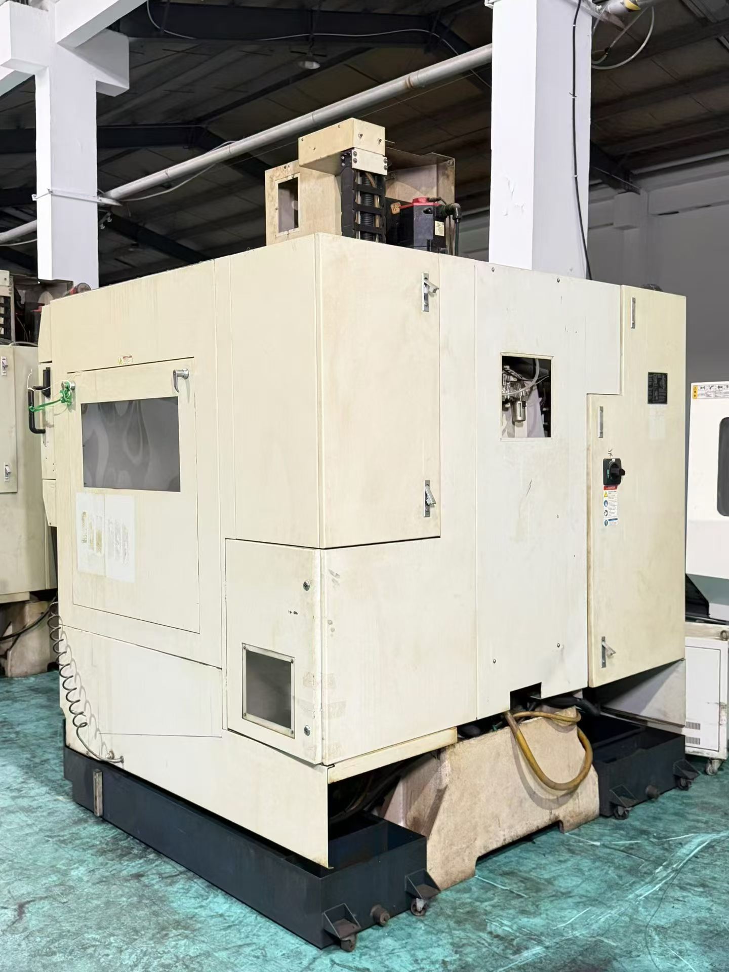 Used Milltronics VM 2016 Machining Center with FANUC MD photo 9