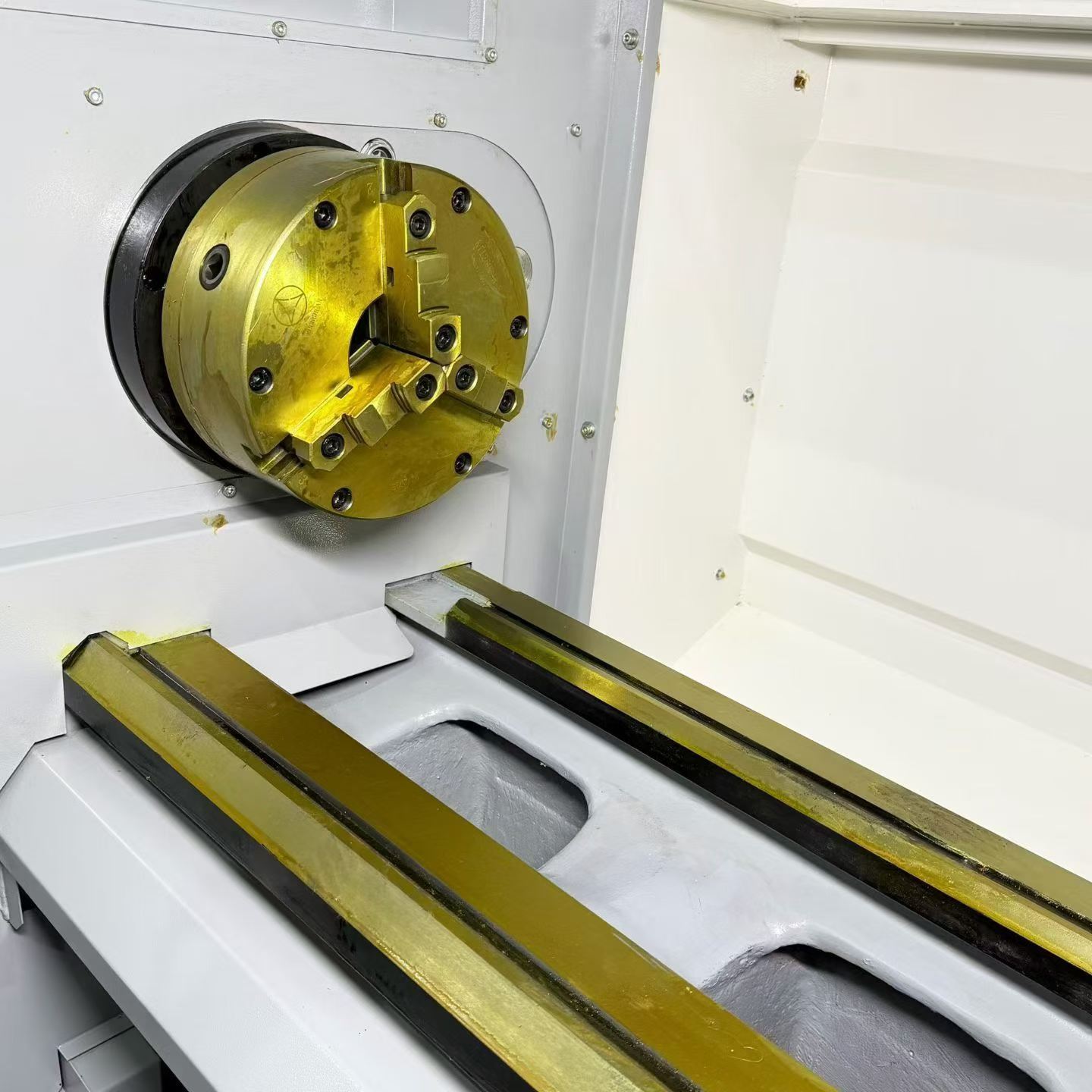 Brand New Yunnan CY-K 6150 B/1000 CNC Lathe photo 5