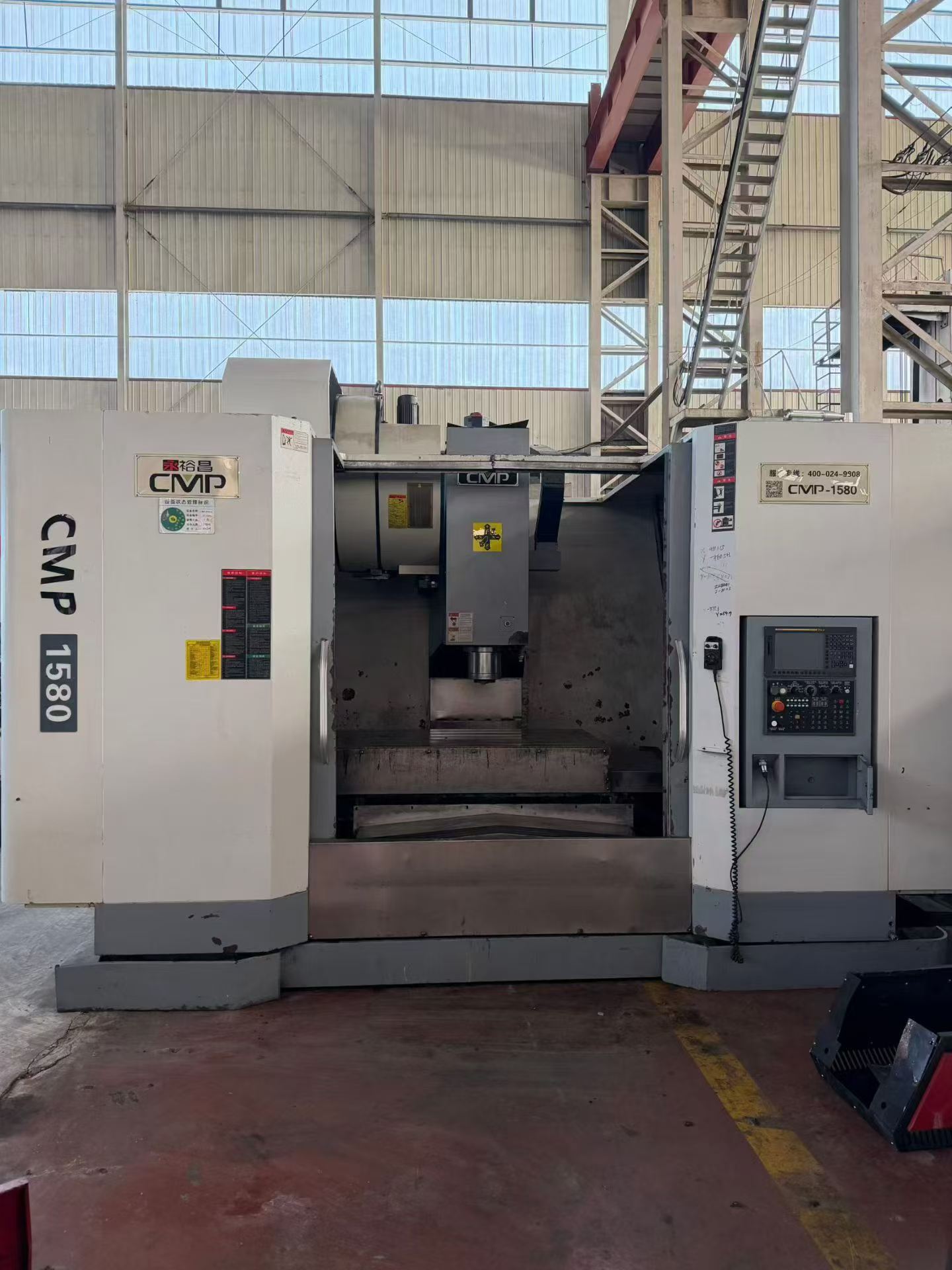 Used 1580 Vertical Machining Center with FANUC 0i-MF Plus photo 2