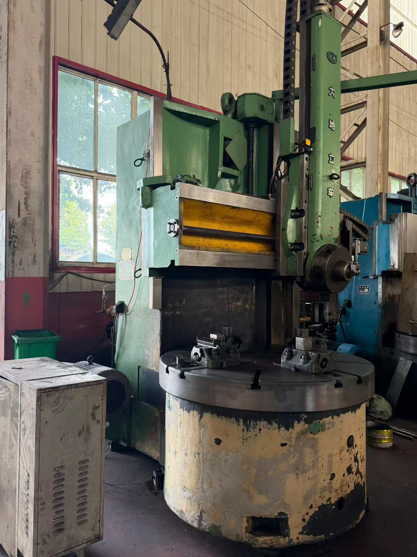 Used Dalian 1.6 m CNC Vertical Lathe photo 5