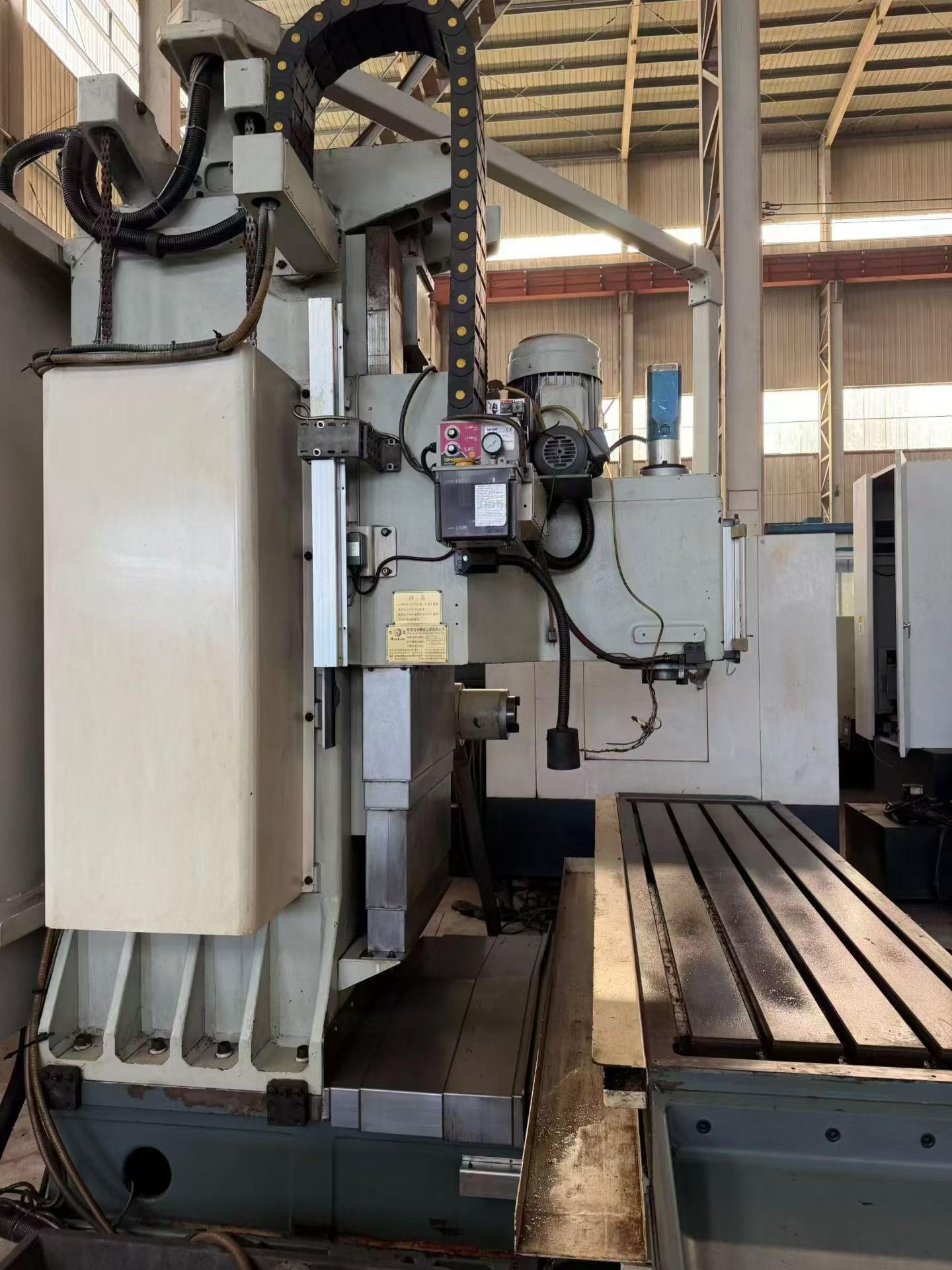 Used Guangdong Large Milling Machine with Side Milling Head photo 3