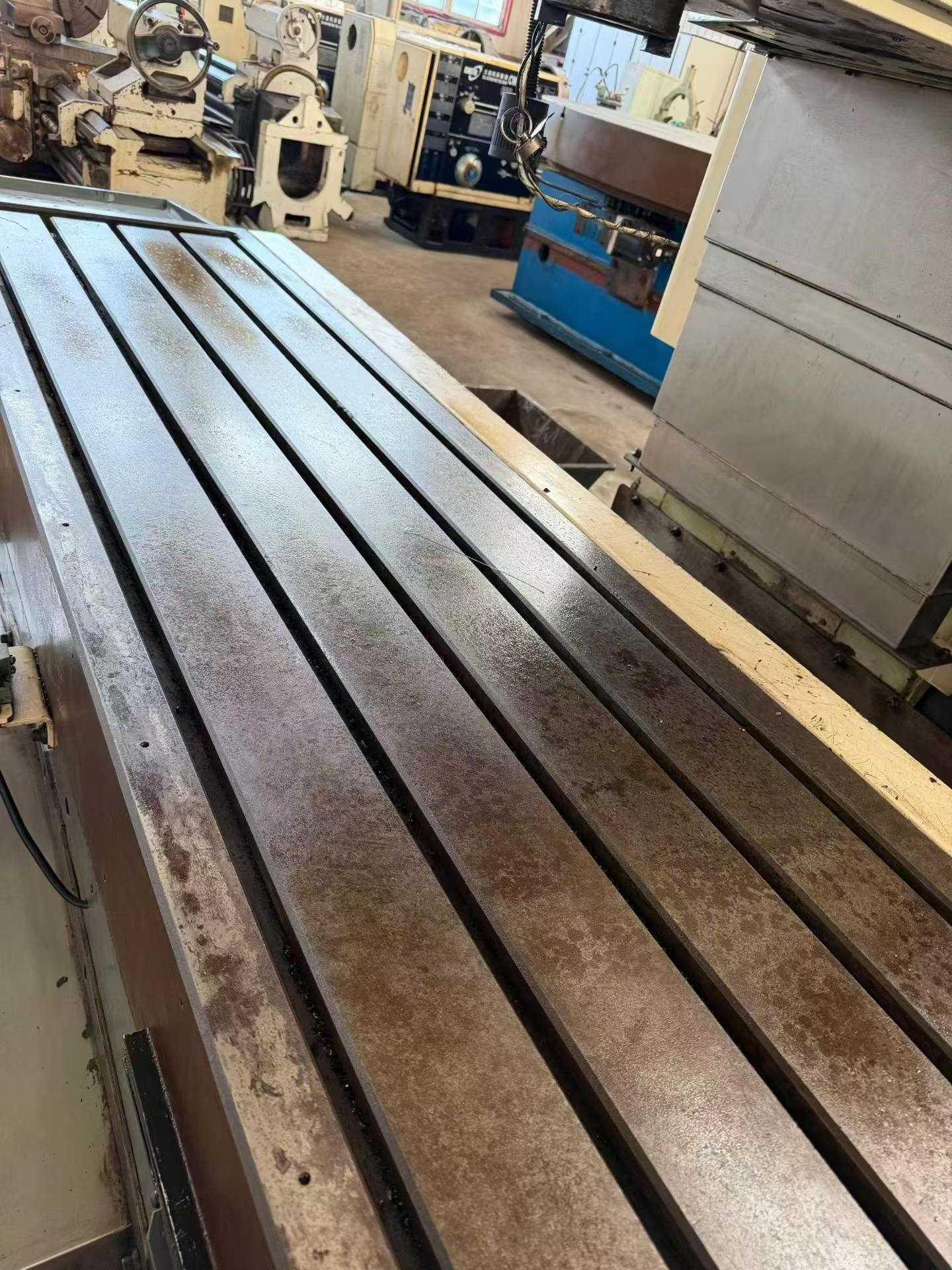 Used Guangdong Large Milling Machine with Side Milling Head photo 5