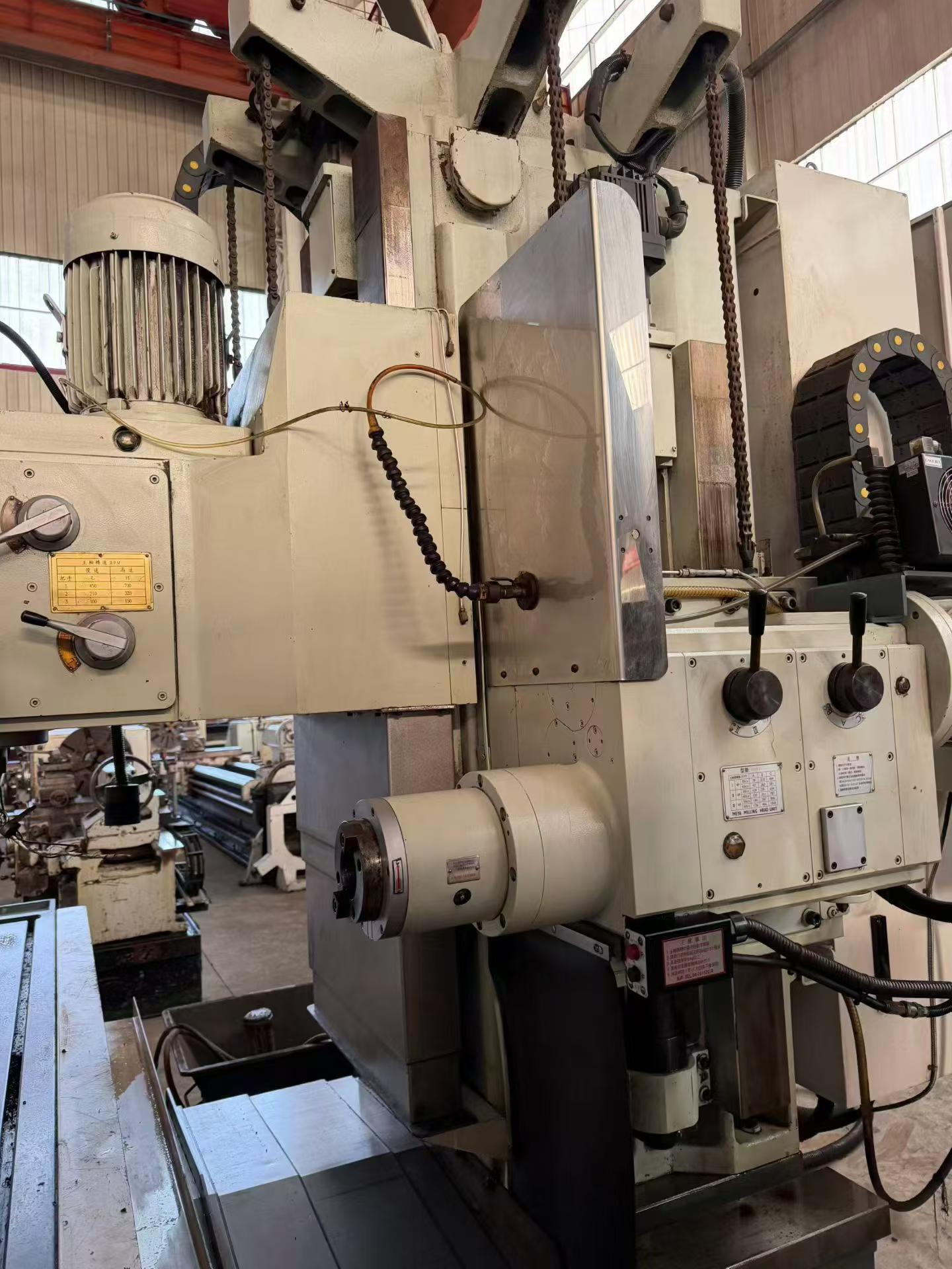 Used Guangdong Large Milling Machine with Side Milling Head photo 9