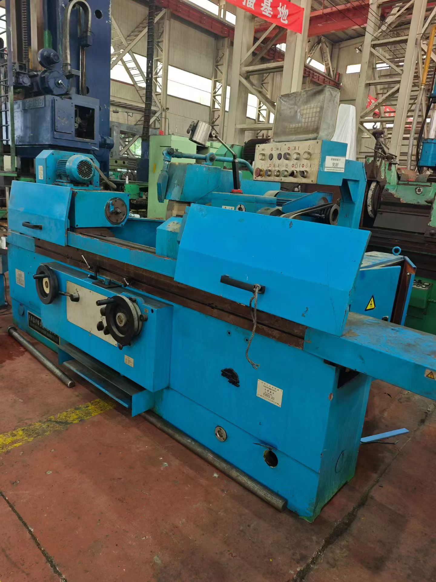Used Shaanxi Qinchuan 1320 x 1 m Cylindrical Grinder (Near-New Condition) photo 2