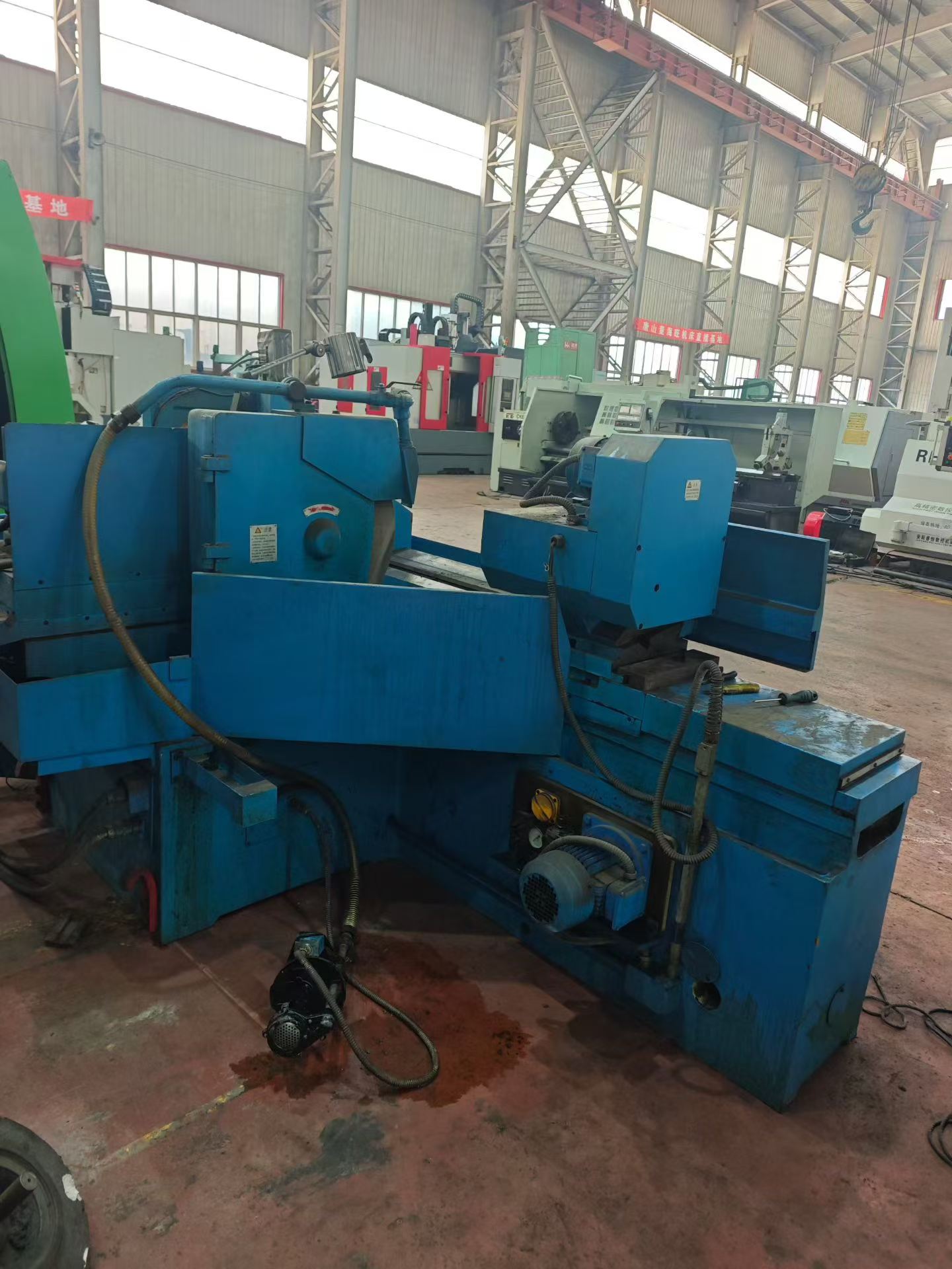 Used Shaanxi Qinchuan 1320 x 1 m Cylindrical Grinder (Near-New Condition) photo 4