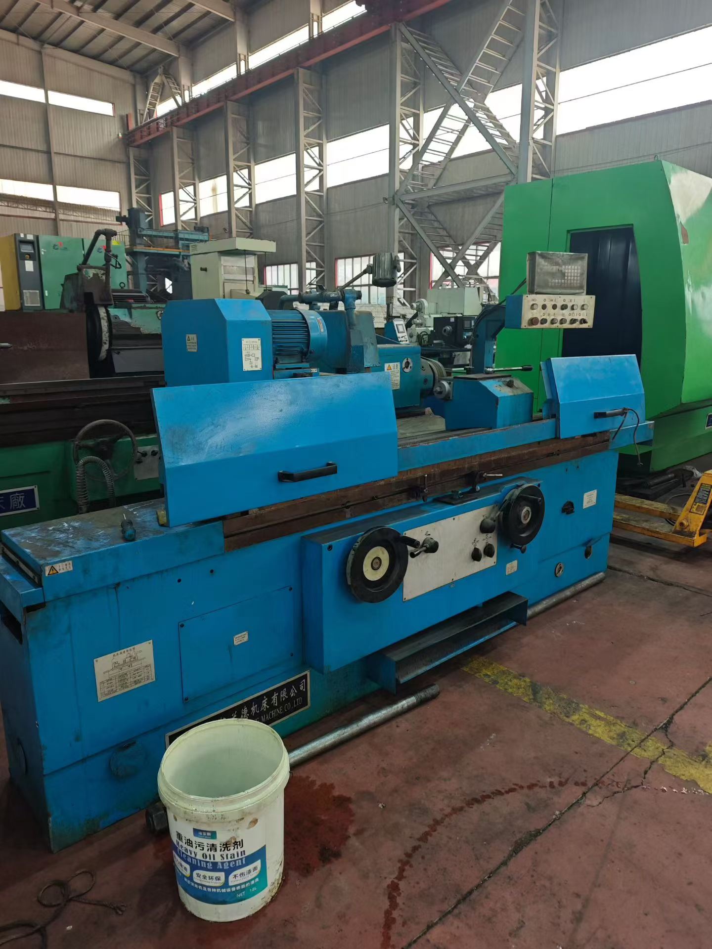 Used Shaanxi Qinchuan 1320 x 1 m Cylindrical Grinder (Near-New Condition) photo 5