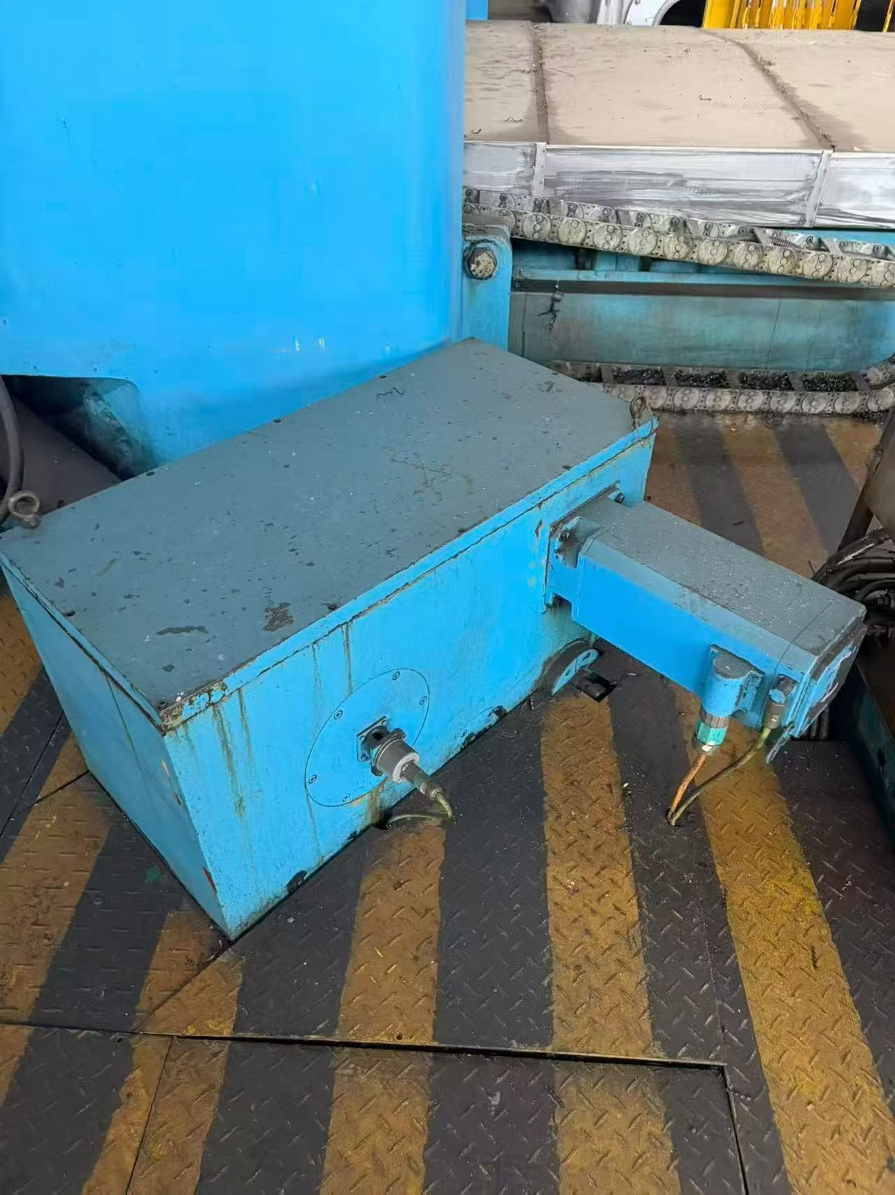Used Wuzhong 2.8 m/8 m CNC Gantry Boring and Milling Machine photo 7