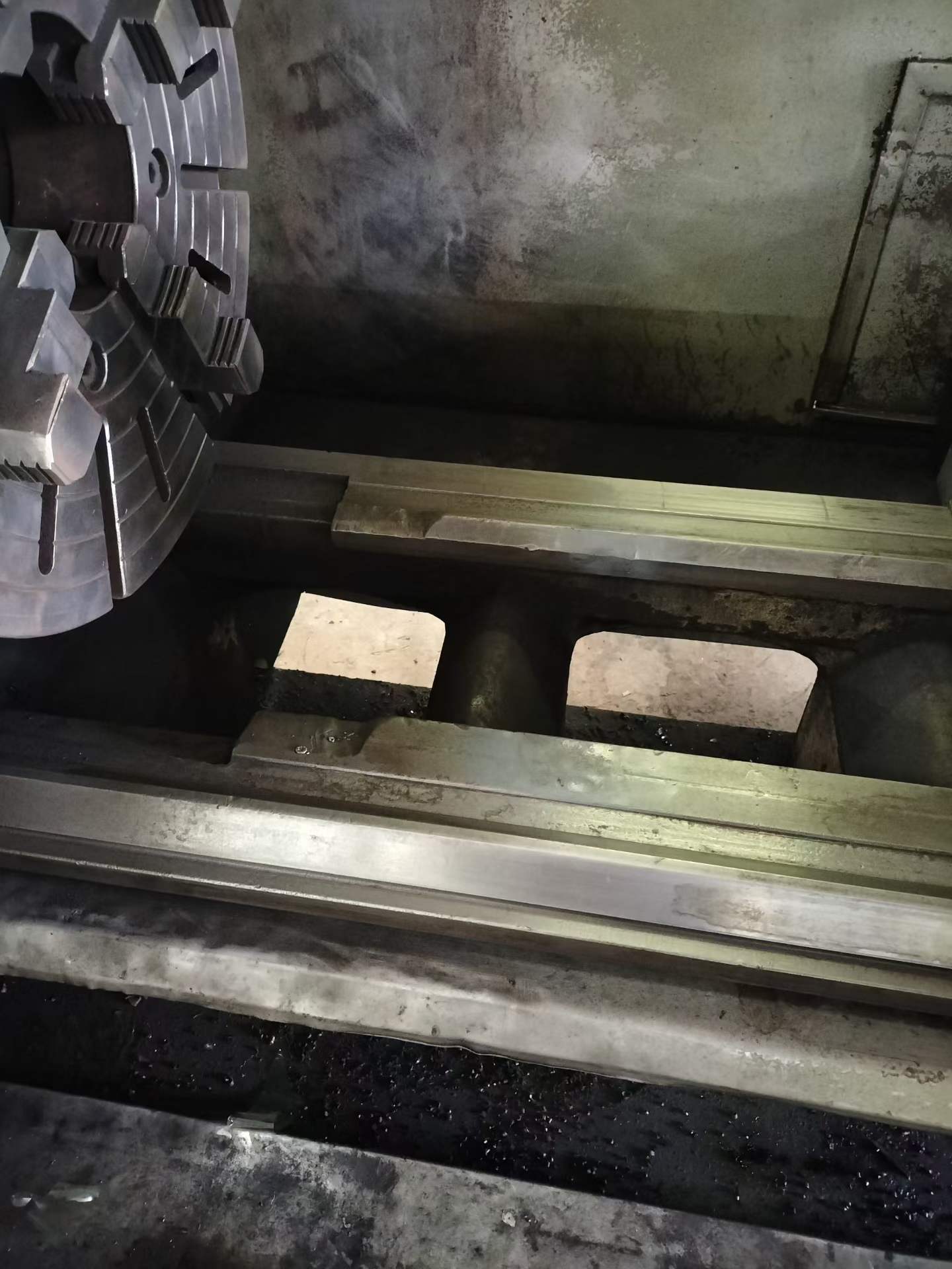 Used Yunnan 6180 Lathe with 1.5 m Center Distance and Variable Frequency Drive photo 6