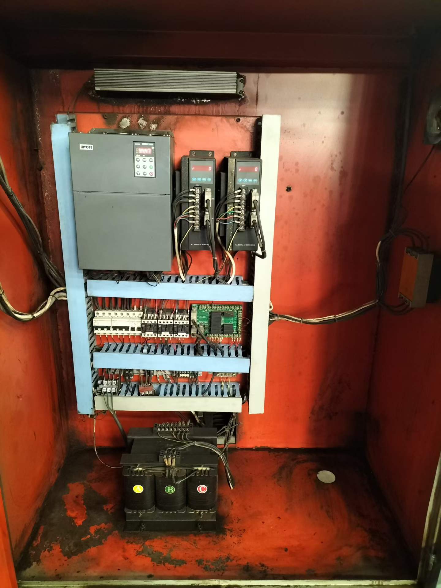 Used Yunnan 6180 Lathe with 1.5 m Center Distance and Variable Frequency Drive photo 8