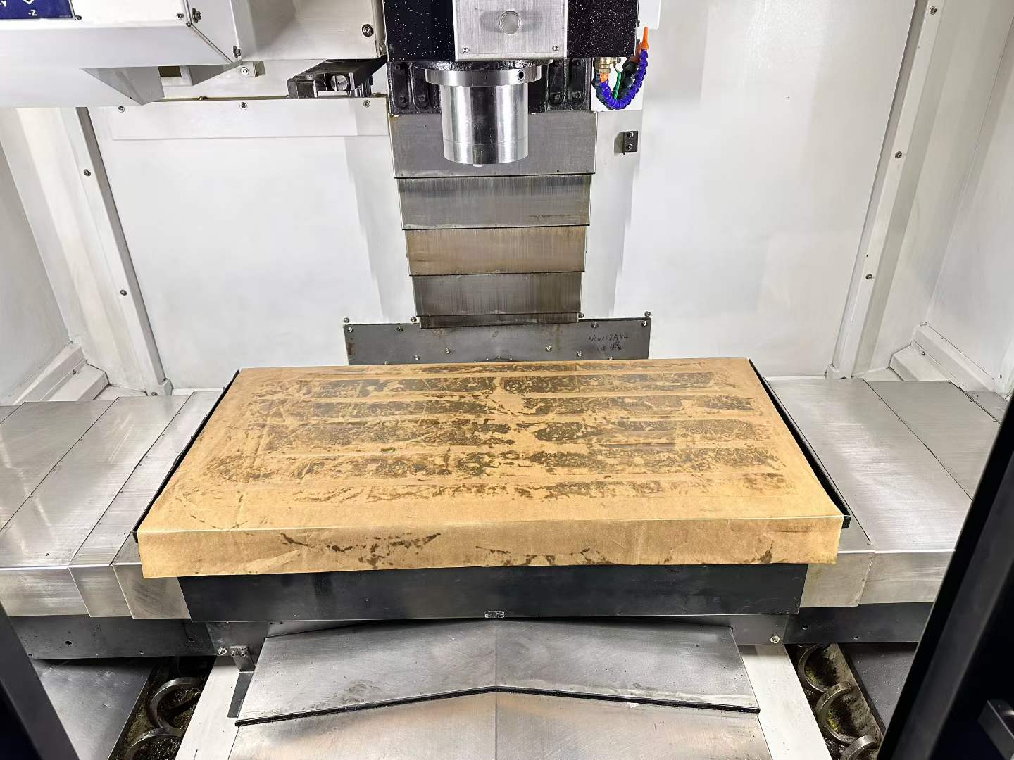 Used YCM NCV 102 AM Vertical Machining Center with FANUC MXP-200 FA photo 3