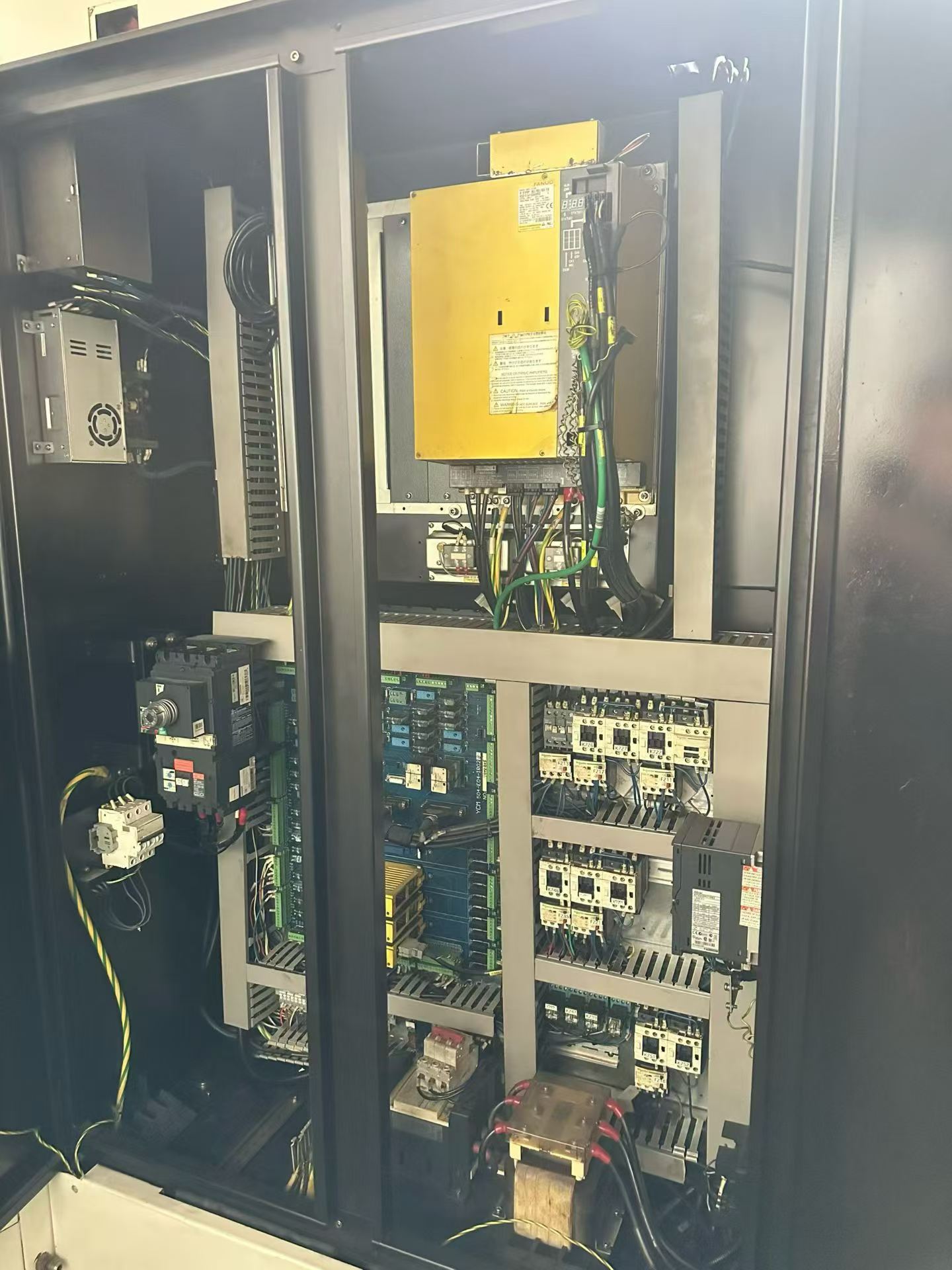 Used YCM NCV 102 AM Vertical Machining Center with FANUC MXP-200 FA photo 6