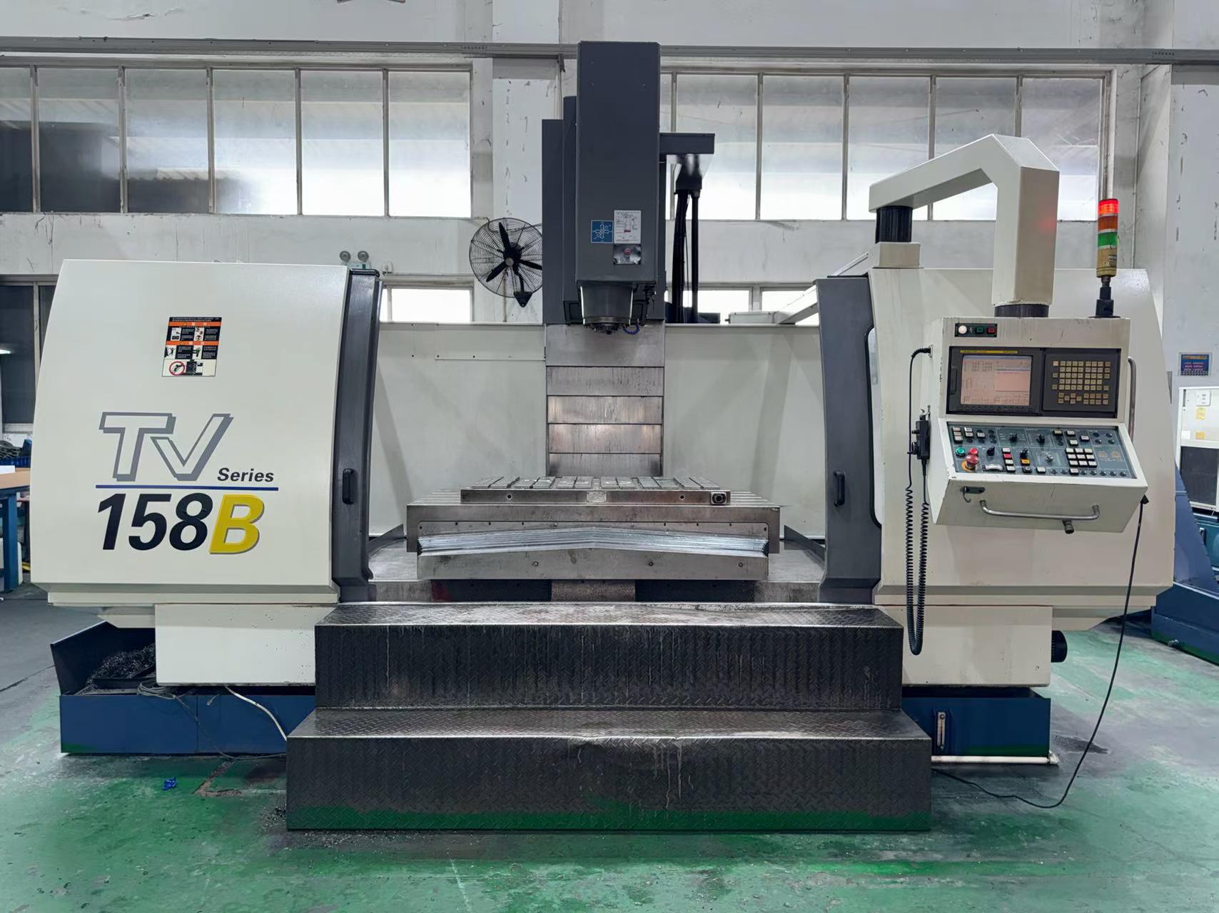 مركز تصنيع عمودي YCM TV 158 B مستعمل مع نظام تحكم FANUC MXP-200 i