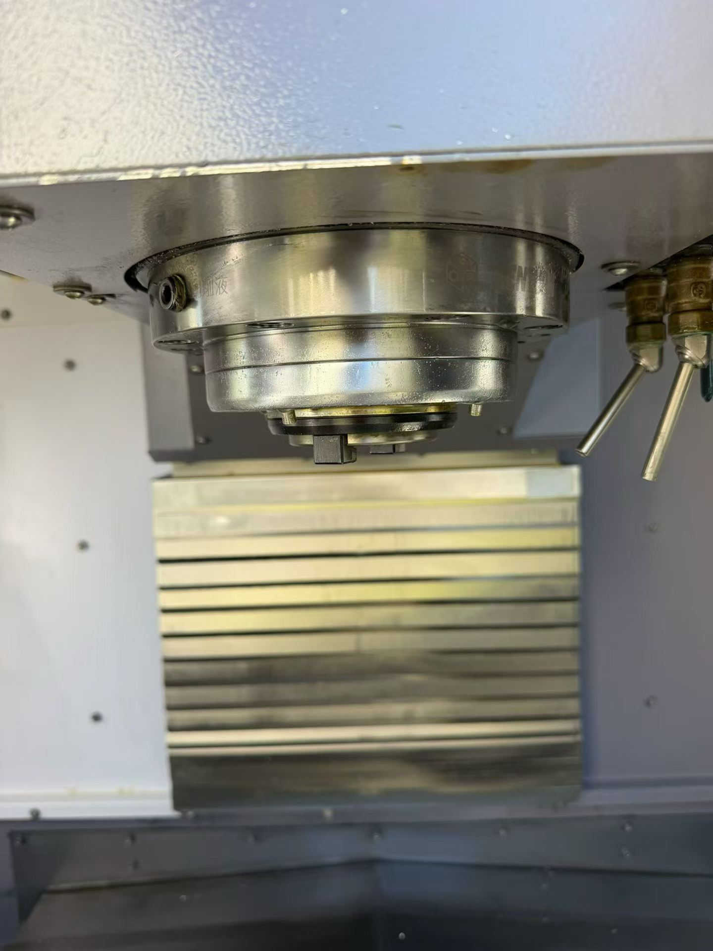 Used Wannan Xinnuo 1060 B Heavy-Duty Vertical Machining Centers (3 Units) with FANUC Plus photo 4