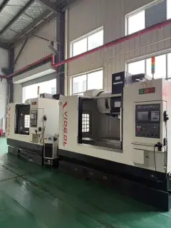 Used Yonghua 1060 Vertical Machining Center with Mitsubishi M 70 A photo 1