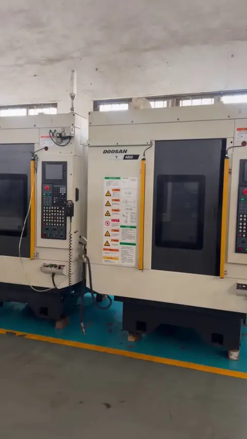 Centro de taladrado y roscado CNC DN Solutions T 4050 usado año 2023 con Mitsubishi M 80 A