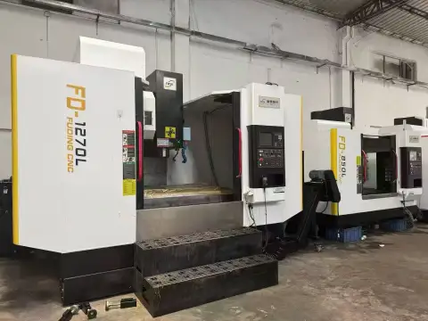 Centro de mecanizado vertical Fuding 1270 L usado con Mitsubishi M 80