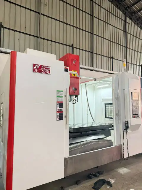 Centro de mecanizado pesado Jinhong 1270 L usado con SYNTEC 22 MA
