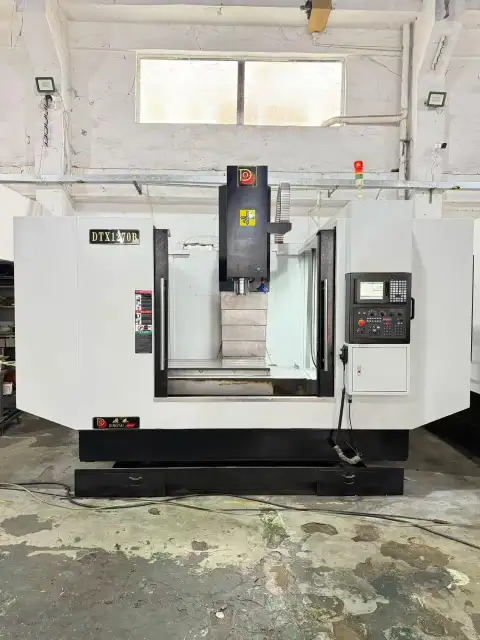 Centro de mecanizado vertical usado Dingtai 1270 con Mitsubishi M 70