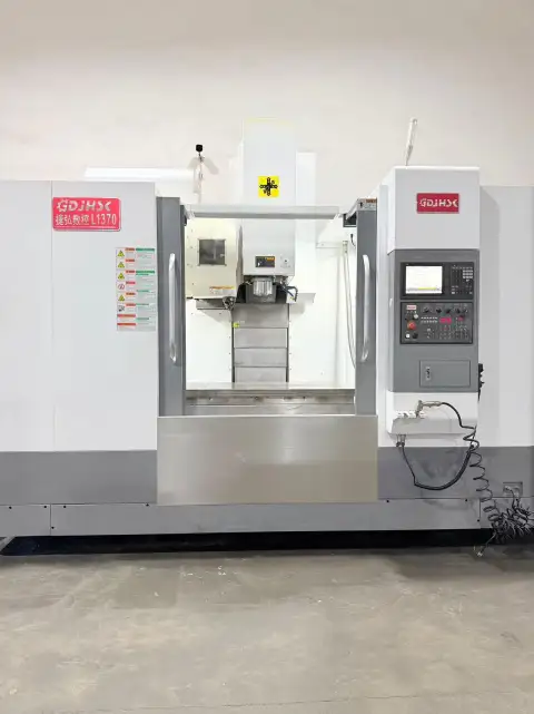 Centro de mecanizado vertical Jiehong V-1370 usado con control Mitsubishi M 80
