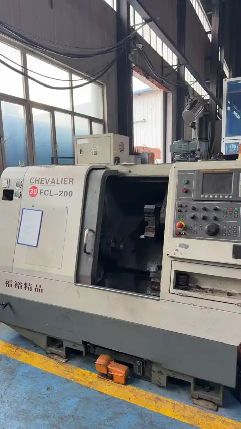 Torno CNC Chevalier FCL-200 usado con FANUC
