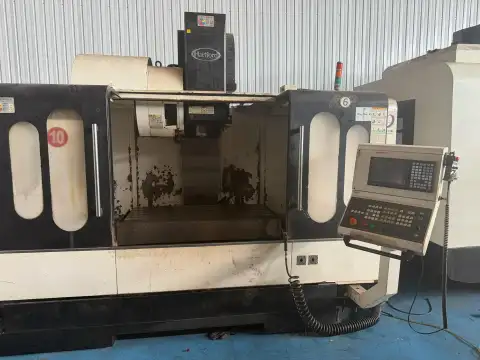 Centro de mecanizado vertical SHE HONG 1270 usado con control Mitsubishi M 70