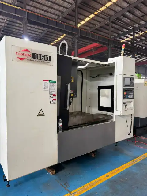 Centro de mecanizado vertical 1160 del año 2023, usado, con Mitsubishi M 80