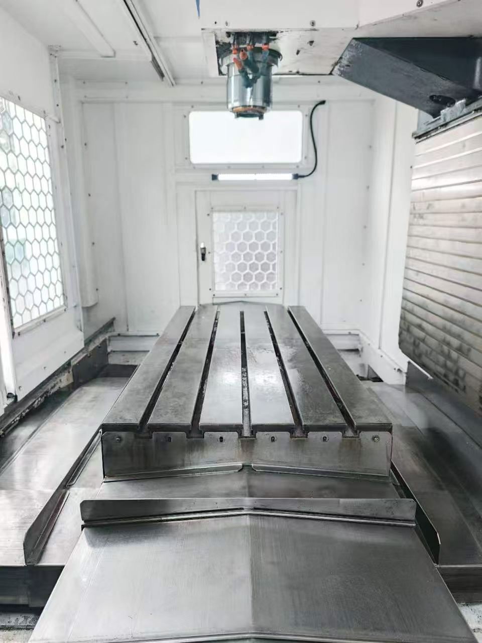 Used Weiyou VA-1370 CNC Milling Machine with FANUC 0i-MF Plus Control photo 4