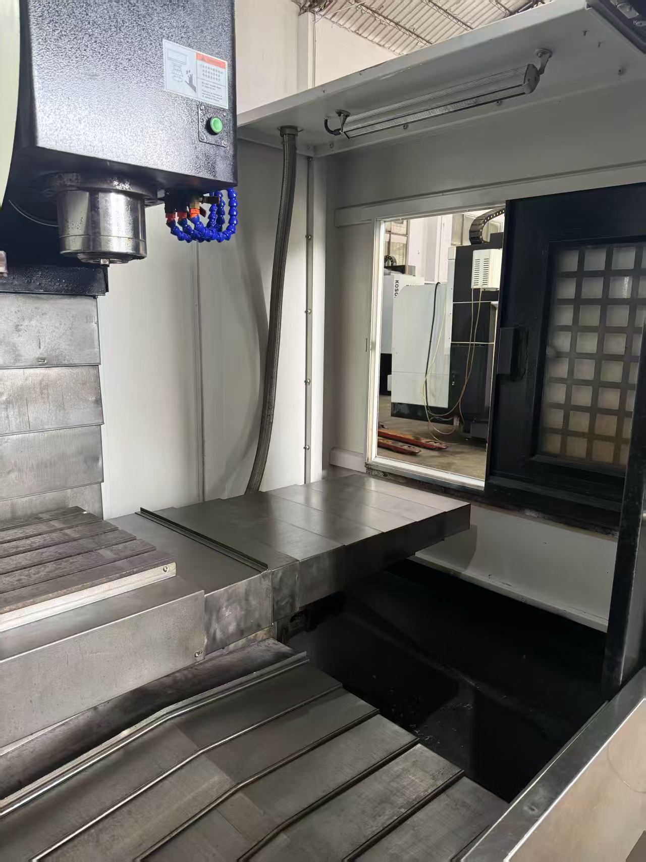 Used Huaqun 850 Vertical Machining Center with Mitsubishi M 80 Control photo 5