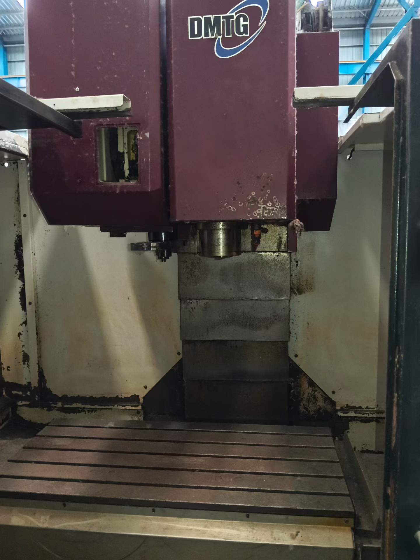Used Dalian 1-Meter Machining Center with FANUC Control and Arm-Type Tool Changer photo 2