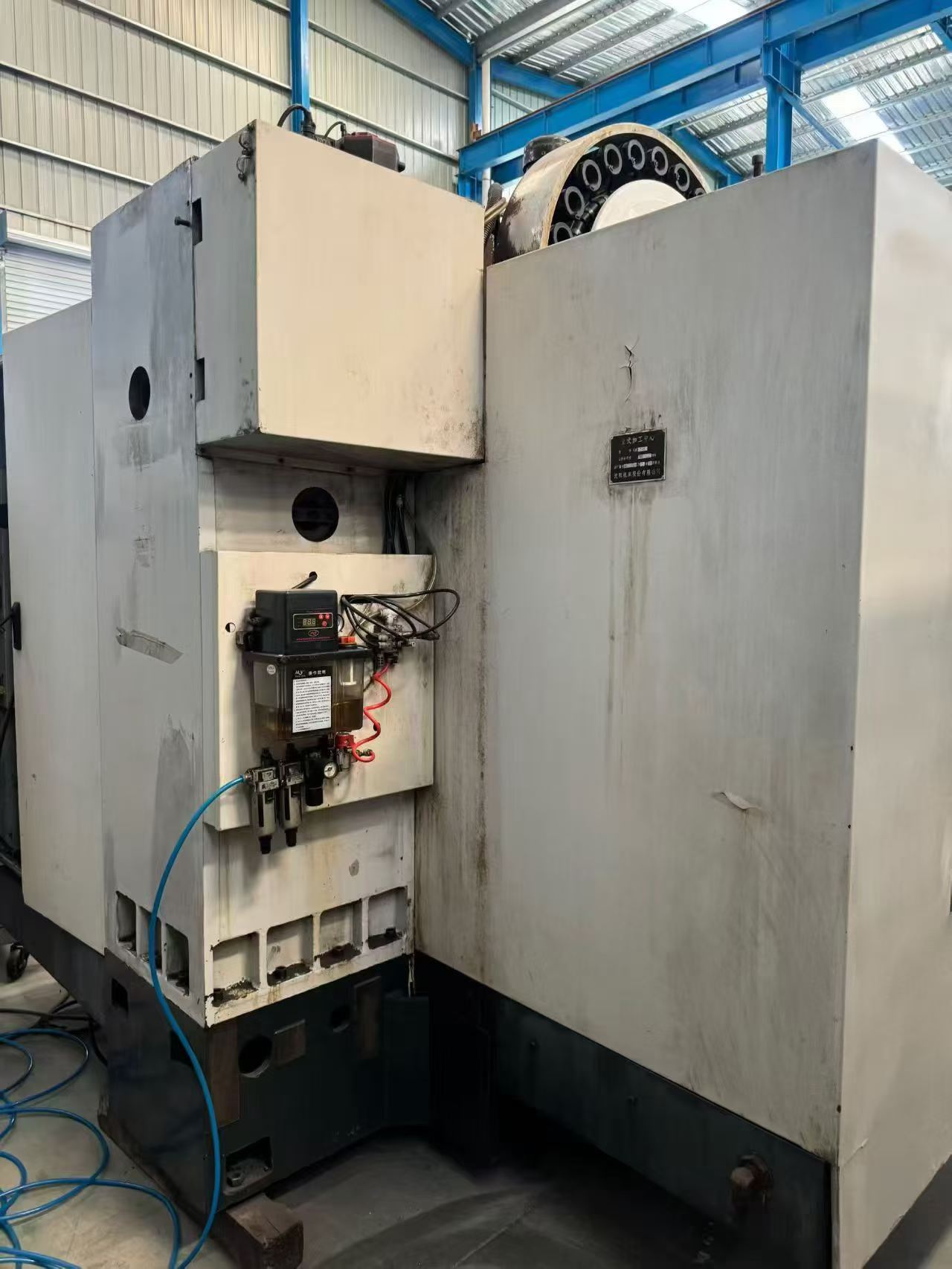 Used Shenyang 850 Vertical Machining Center with FANUC photo 2