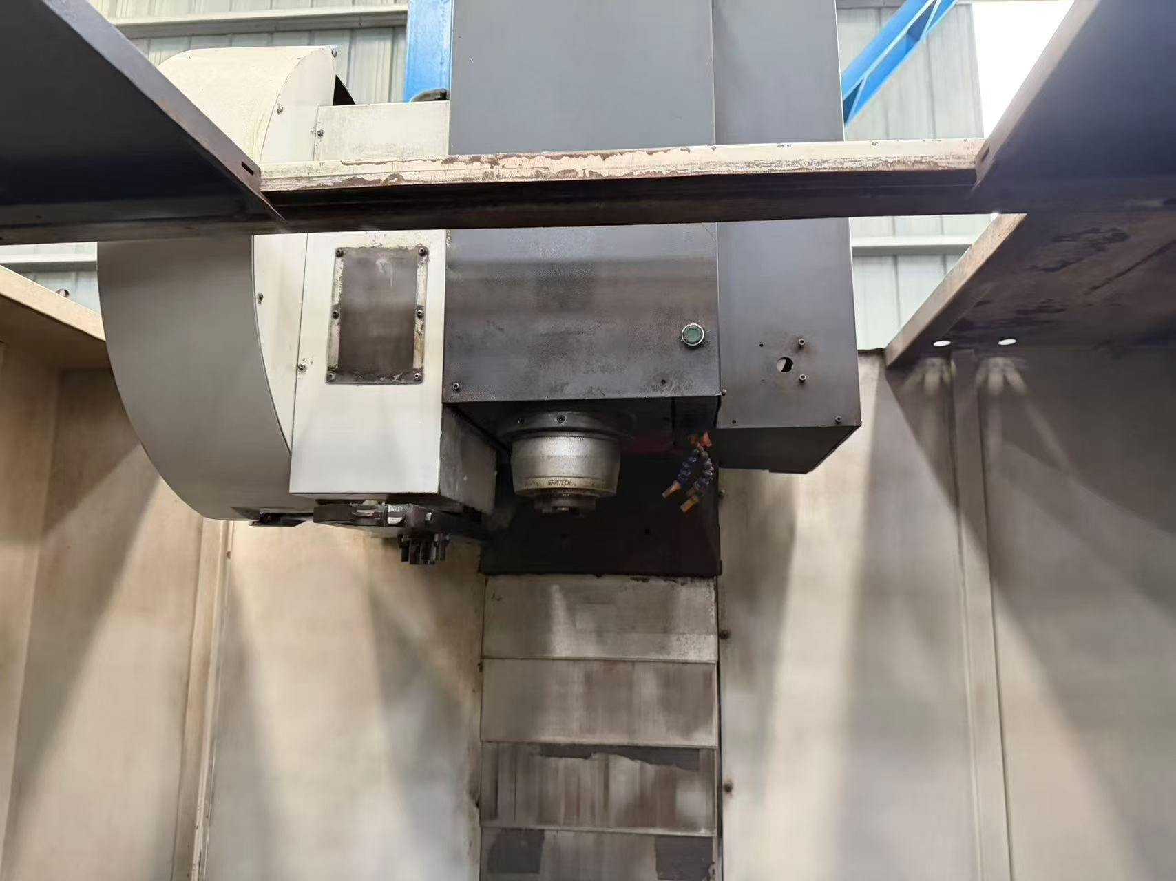 Used Shenyang 850 Vertical Machining Center with FANUC photo 3