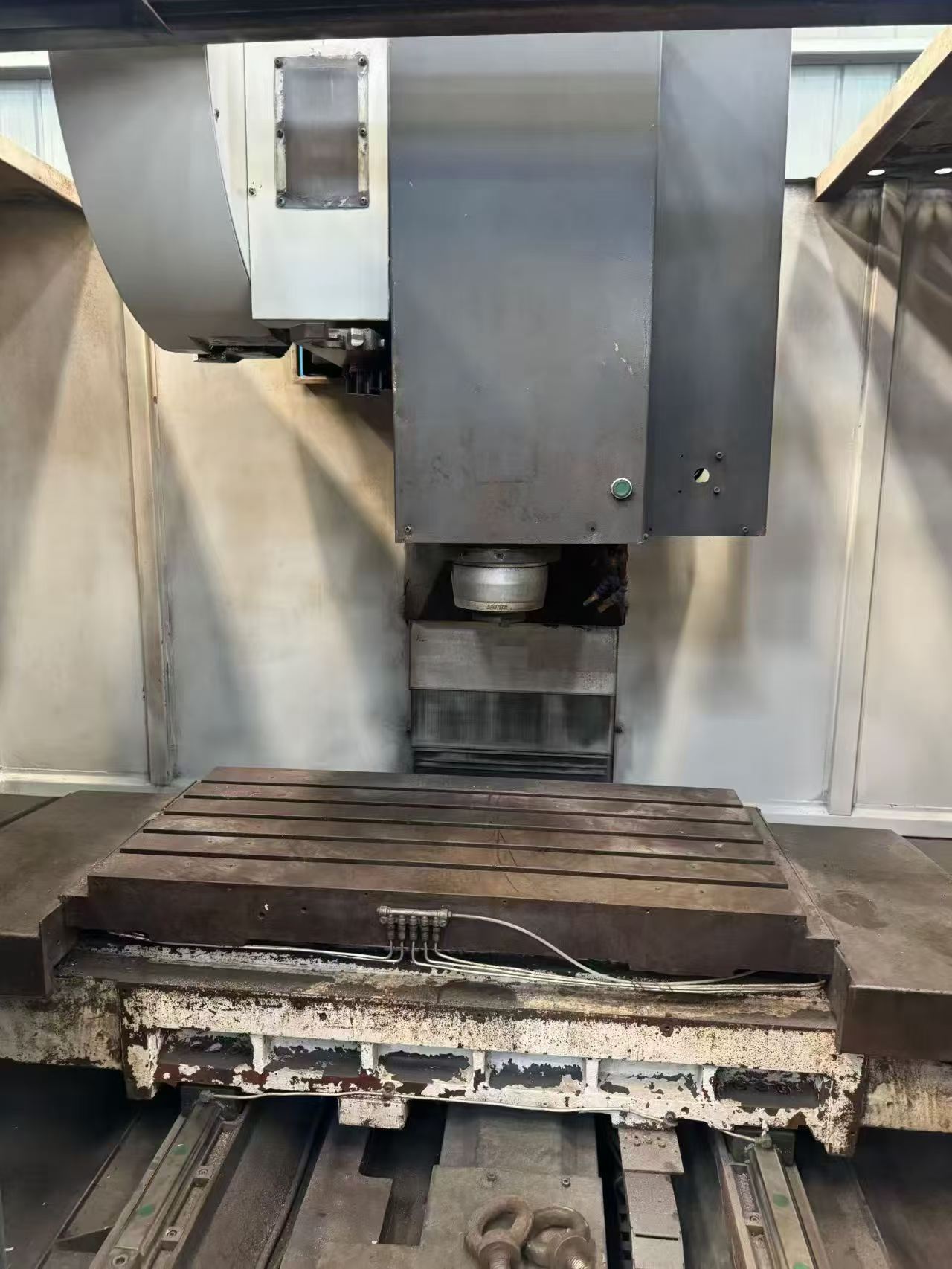 Used Shenyang 850 Vertical Machining Center with FANUC photo 4