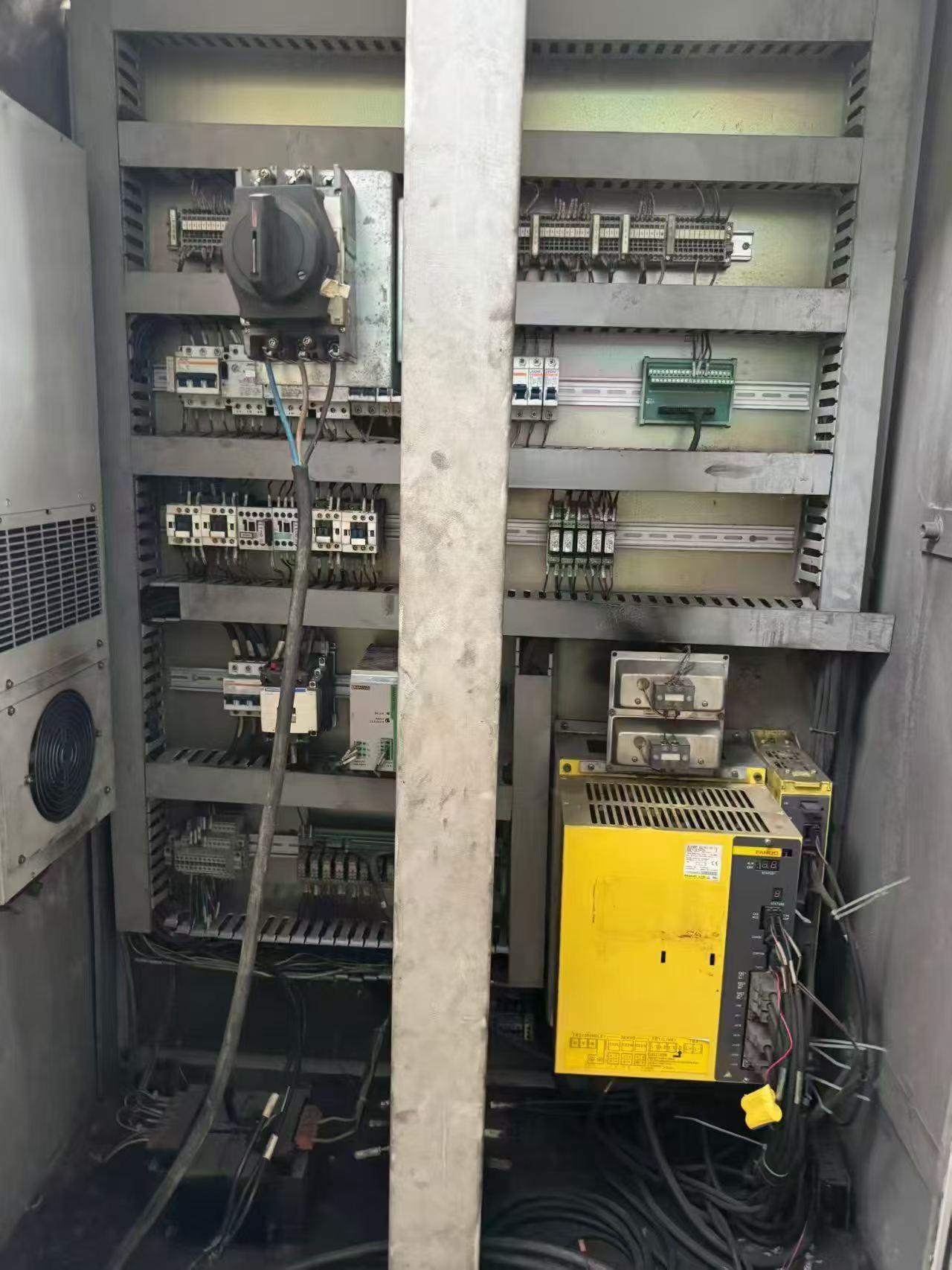 Used Shenyang 850 Vertical Machining Center with FANUC photo 5