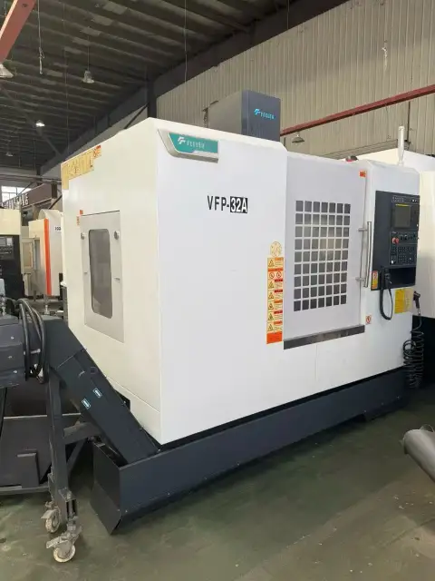Centro de mecanizado vertical Fair Friend 32 A de segunda mano con FANUC Plus