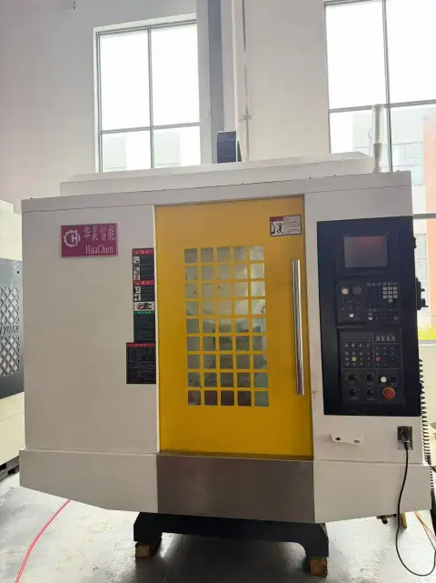 Centro de taladrado y roscado CNC Huachen T 6 usado con Mitsubishi M 80