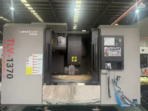 เครื่องแมชชีนนิ่งเซ็นเตอร์แนวตั้ง 1370 ใหม่เอี่ยม (FANUC / Mitsubishi, 3 เครื่อง)