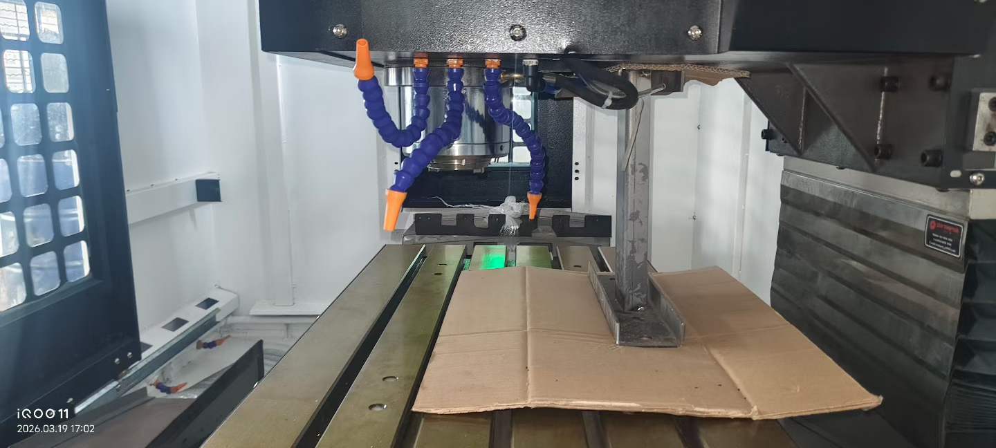 Unused Heavy-Duty 855 Vertical Machining Center with Mitsubishi M 80 photo 4