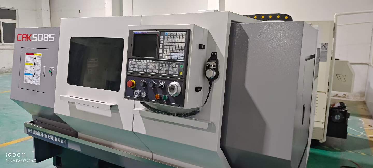 High-quality 5085 CNC lathe with 3-stage gear + servo spindle and GSK 980 TDi photo 4