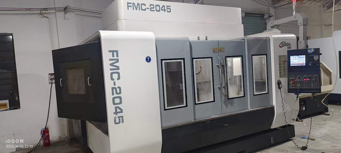 Used Fukuda FMC 2045 Machining Center with Mitsubishi M 80 photo 2