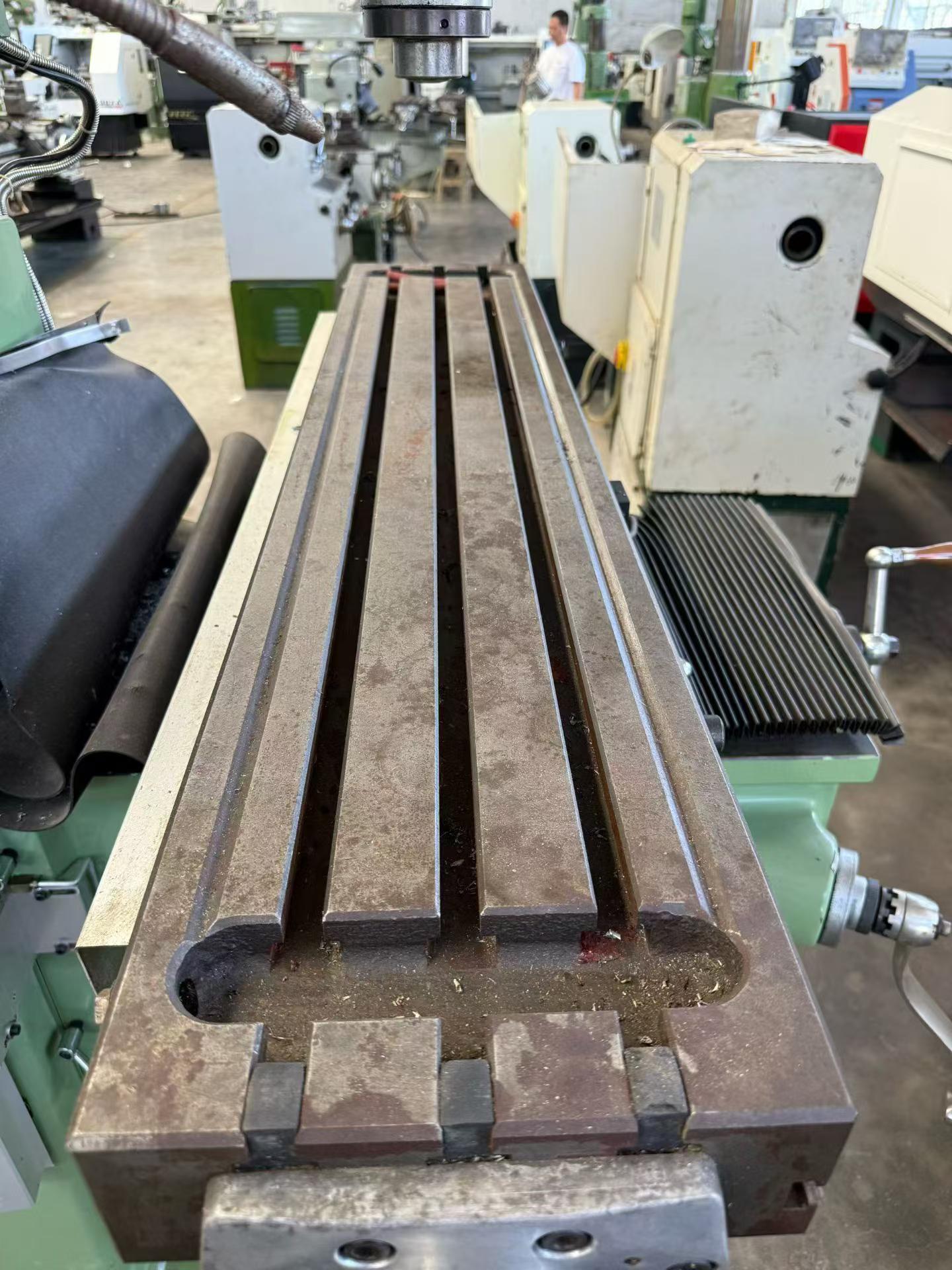 Used Nantong No. 4 Conventional Milling Machine photo 3