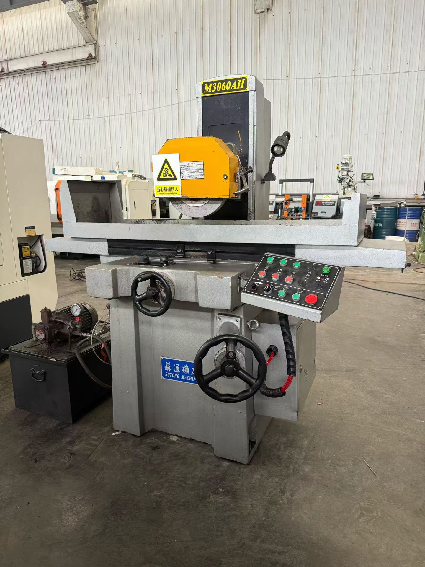 3060 Hydraulic Surface Grinder with Two-Axis Hydraulic Automatic