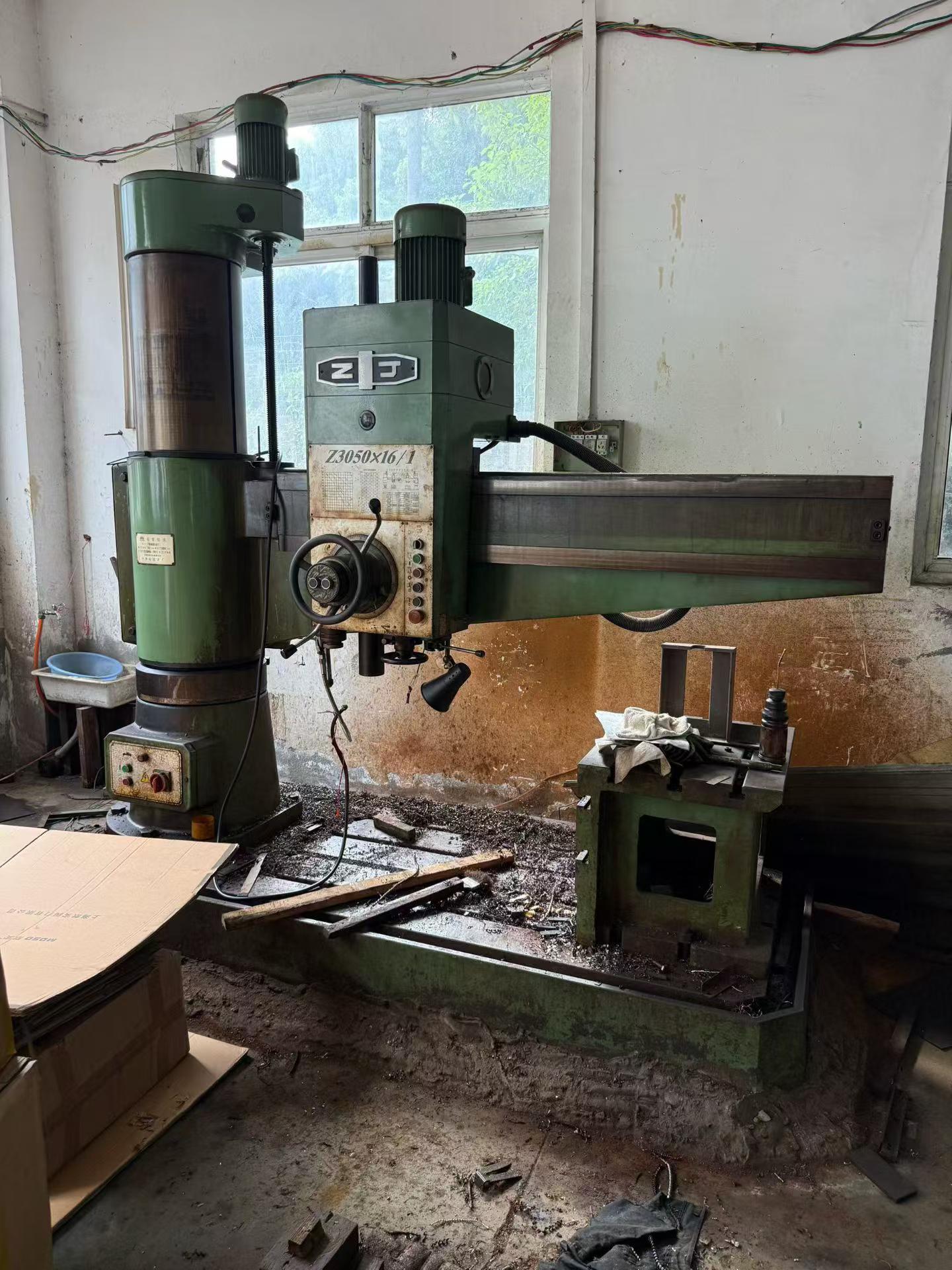 Used Zhongjie 3050 Radial Drilling Machine