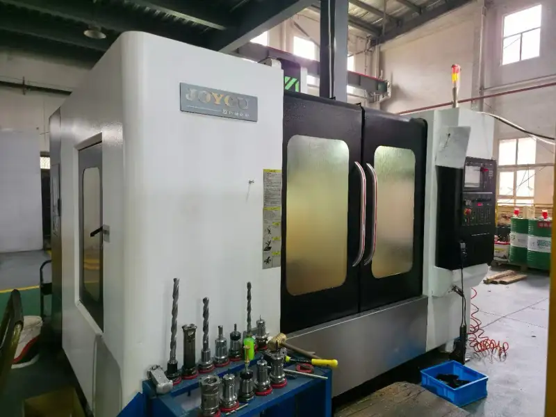 Used JOYOU 1060 Vertical Machining Center with Mitsubishi M 80 photo 1