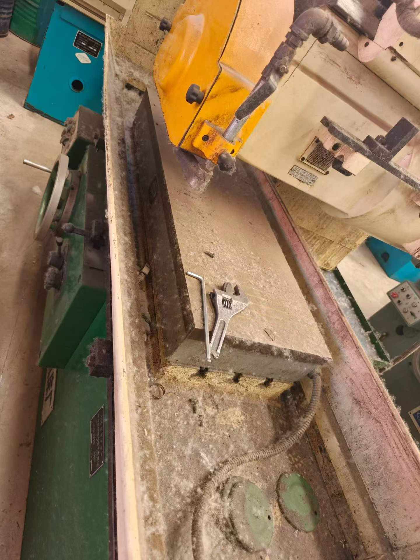 Used 7130/1 m Surface Grinding Machine with 11 kW Grinding Head Motor photo 2